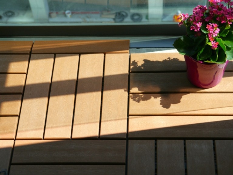 بلاط الخشب شرفة التصميم الحديث زهور الزهرة الوردية