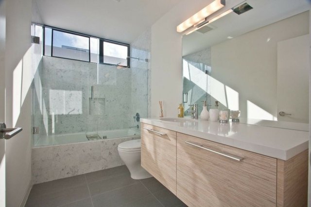 أثاث الحمام تصميم جدار زجاجي من الحجر الرملي البلوط