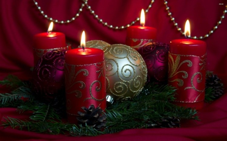 زخارف عيد الميلاد الدينية ظهور إكليل الحلي الذهبية الشموع كرات الذهب الأحمر