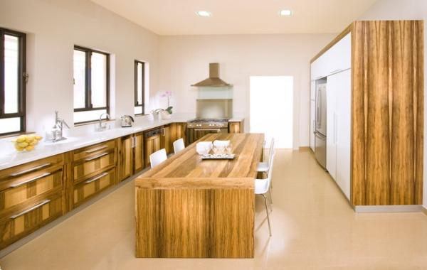 حبوب المطبخ الخشبية تشكل مساحة معيشة أكثر إشراقًا بتصميم عصري