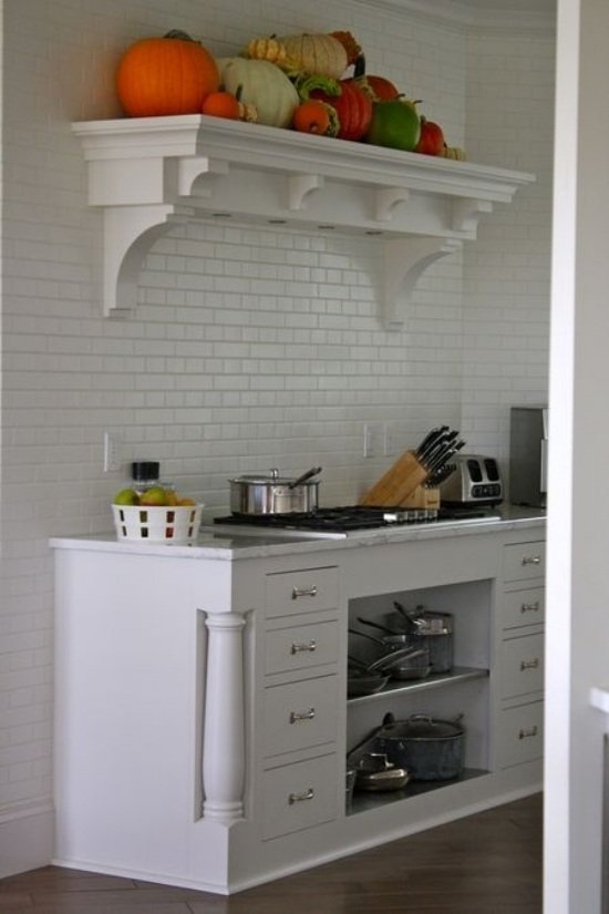 أفكار للمطبخ الأبيض لتزيين الخريف في داخل المطبخ