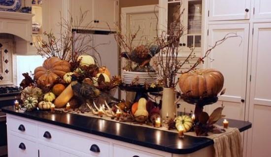 جزيرة المطبخ مزينة أفكار الديكور الخريف في داخل المطبخ