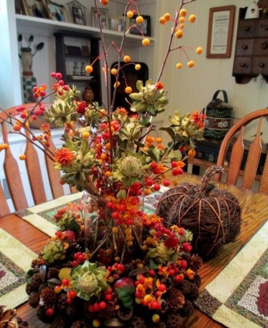أفكار لتزيين طاولات الطعام بأزهار الخريف في داخل المطبخ