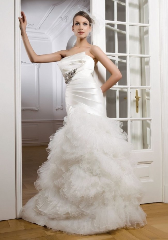 عارية الذراعين-مكشكش-مطوي-فستان الزفاف-تصميم-الجزء السفلي-الحجم-بيين-الدهاء