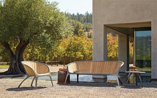 جلوستر بيلا كرسي بذراعين خشبي حديث الشكل