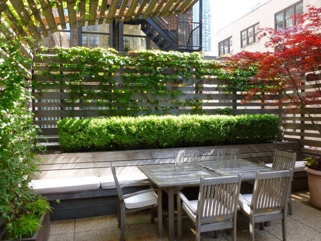 أفكار الشرفة الخشبية الشرائح مربع التحوطات تسلق النباتات