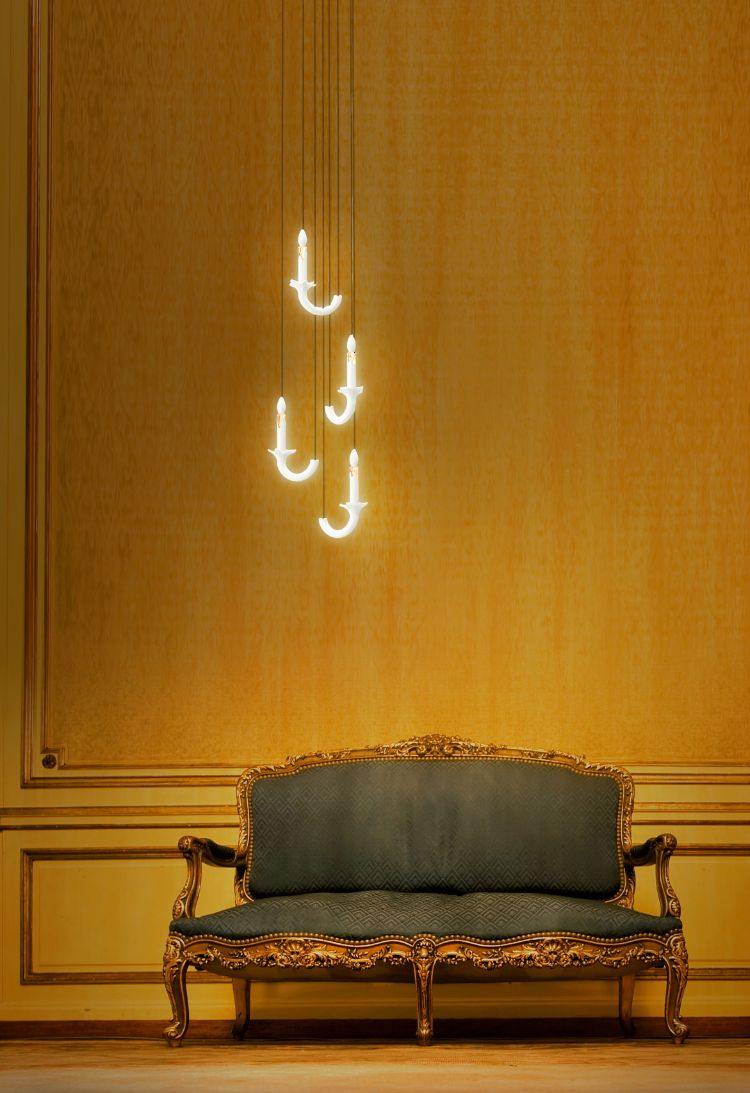 تصميم الأثاث أصفر-مغرة-شمع-أبيض-مصباح معلق-رمادي-أريكة-أرضية خشبية