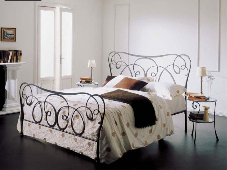 تصميم-أثاث-غرفة نوم-أسود-سرير-أرضية-بياضات-سرير-حائط-طاولة ومصابيح