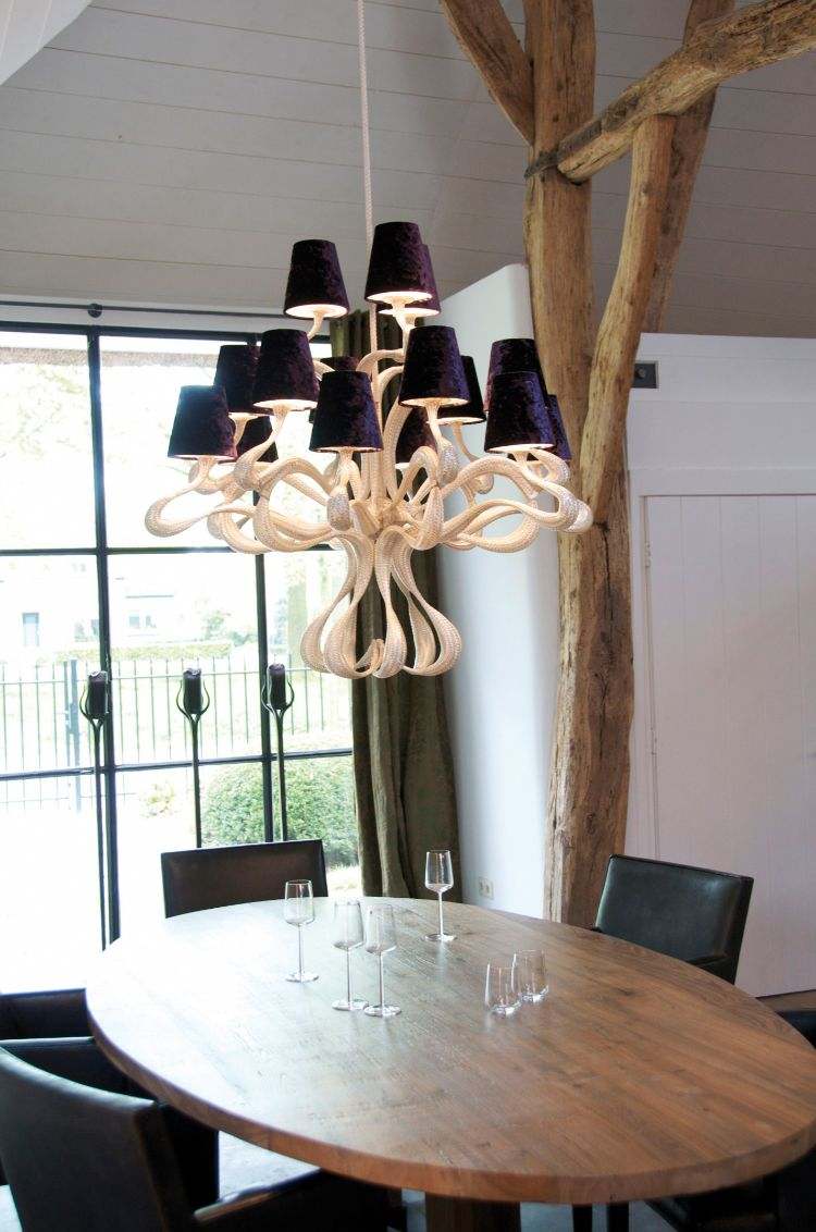 تصميم-أثاث-غرفة طعام-خشب-طاولة-كرسي-جلد-أسود-بيج-بنفسجي-مصباح-حائط-زجاجي