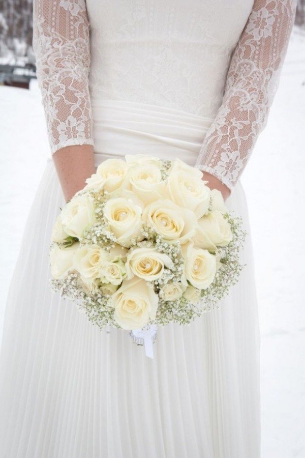ورود بيضاء-شتوية-عروسة-لبس