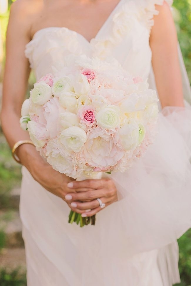 باقة الزفاف-على شكل وردة-وردة-ملونة-حوذان-ديكور-زفاف