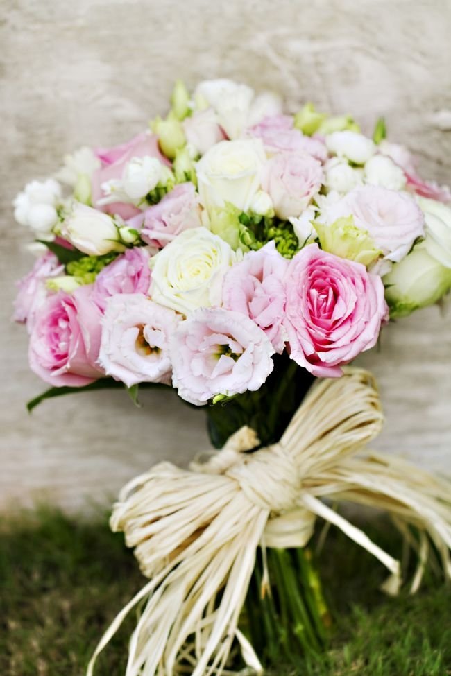 باقة الزفاف الرومانسية - الوردي - الأبيض - الورود لجميع المواسم