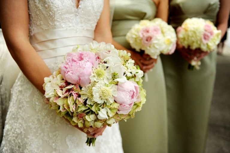 أفكار لباقة الزفاف زهرة الفاوانيا كريم اللون فستان الزفاف