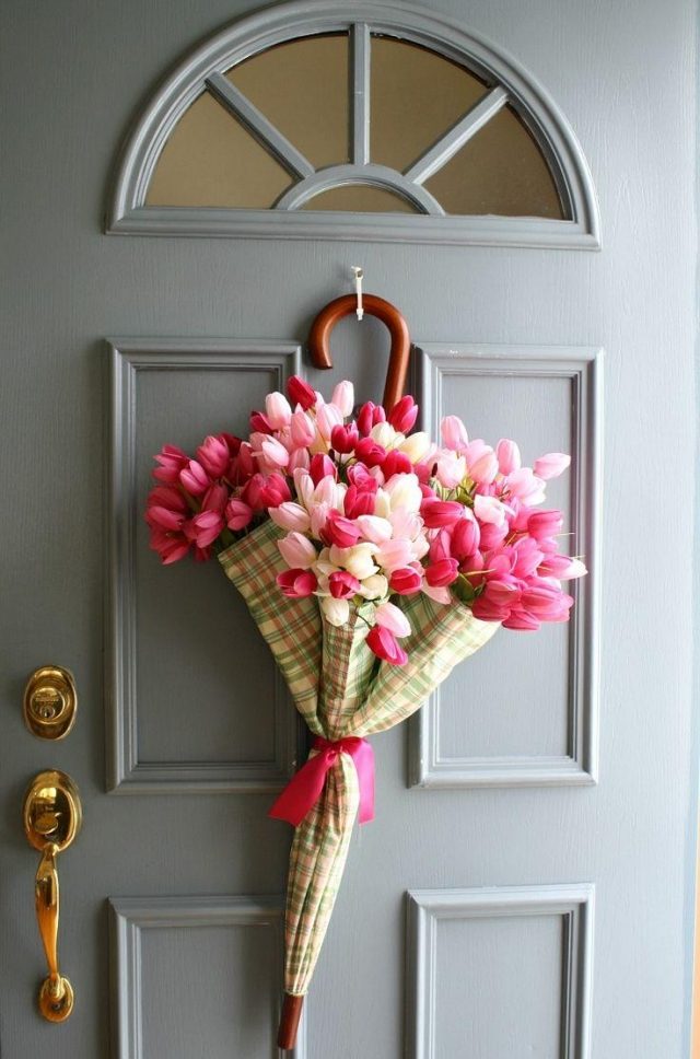 أفكار الديكور عيد الفصح الباب الأمامي مظلة الوردي الزنبق