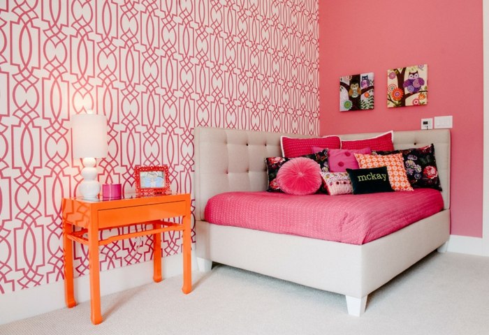 أفكار التصميم خلفية اللون الوردي منطقة الجلوس سرير النهار