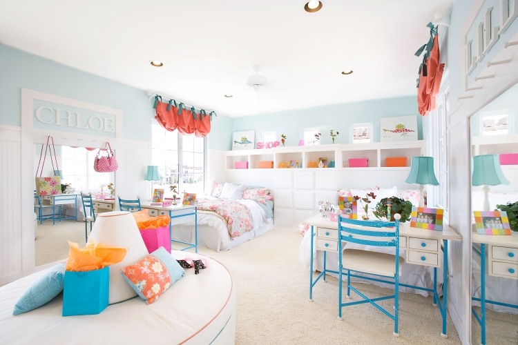 ألوان الحائط-أفكار-غرفة أطفال-أبيض-طفل أزرق-اكسسوارات-ألوان باستيل-مكتب-سرير-ضوء