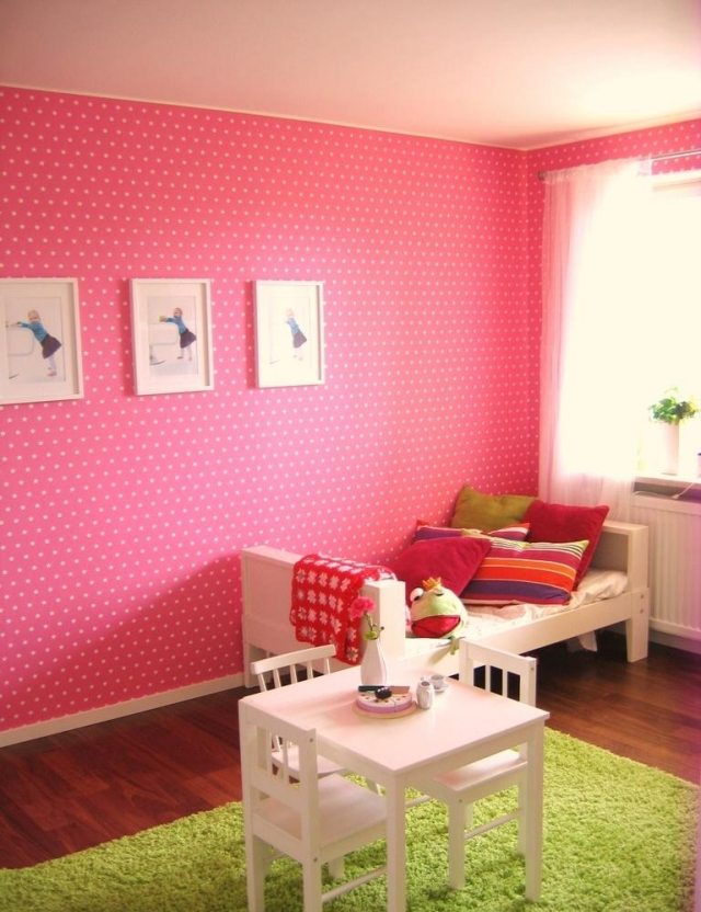 ألوان الحائط-الأفكار-غرفة الأطفال-البنت-الوردي-المنقط-الأخضر-السجاد