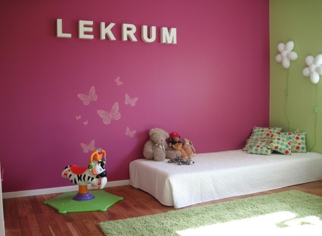 -ألوان-أفكار-غرفة-أطفال-بنات-فوشيا-أخضر-فراشات-ملصقات
