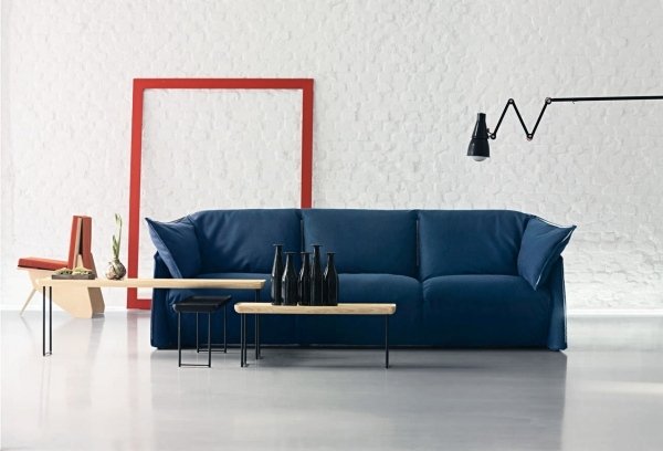 أرائك Cassina - أفكار غرفة المعيشة المنجدة الحديثة باللون الأزرق