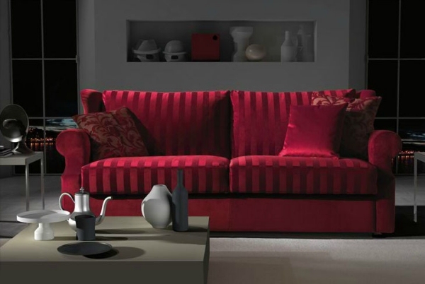 أريكة حمراء منجدة بتصميم سرير نهاري بوربون-أسناغي بوردو