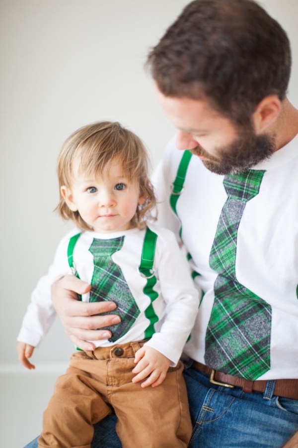 الأب ، الطفل ، الصبي ، لخلط بين بدلة مماثلة مع ربطة عنق
