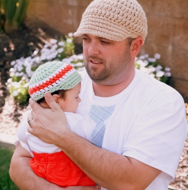 أب و طفل و ابنه متماسكة قبعة ألوان مضحكة الأفكار