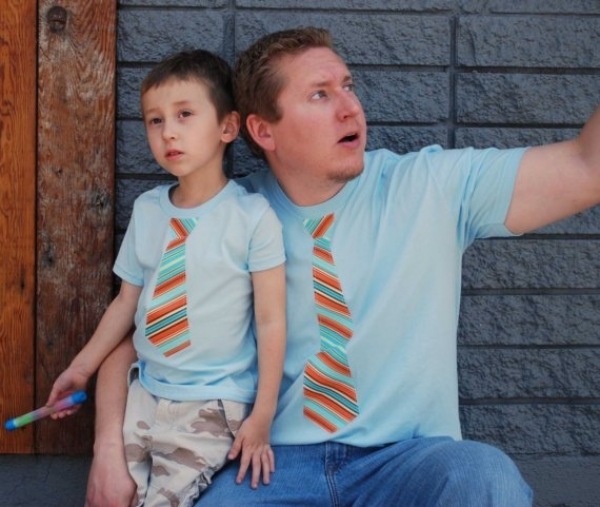 الأب الابن اللباس على حد سواء الأزرق - تي شيرت - قصيرة الأكمام - ربطة عنق - طباعة