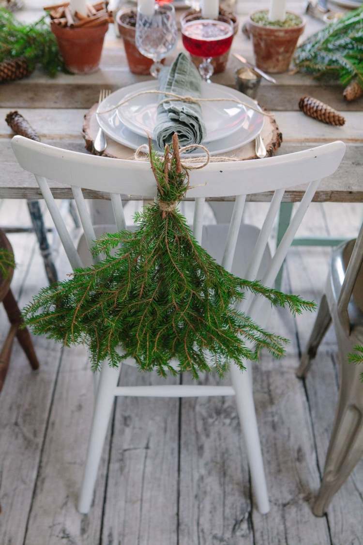 أفكار الديكور عيد الميلاد الاسكندنافية الجدول الديكور الطازجة فروع التنوب كرسي خشبي