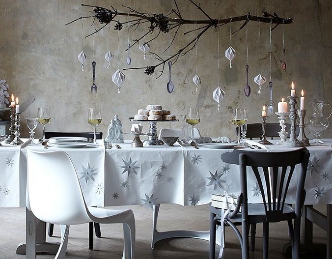 الاسكندنافية-عيد الميلاد-زخرفة-طاولة-فضية-ورق-نجوم-مفرش-ملوث
