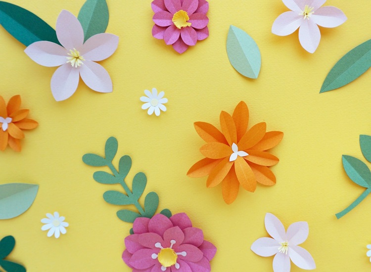 الزهور الورقية تصنع أنواعًا مختلفة من الزهور بألوان جديدة لربيع وصيف