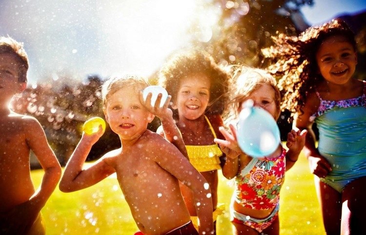 الأنشطة في الهواء الطلق للأطفال الصيف مضحك معركة قنابل المياه