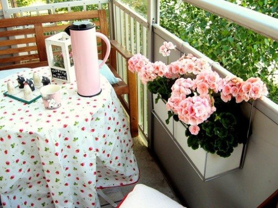 مفرش طاولة بتصميم شرفة مريح باللون الوردي