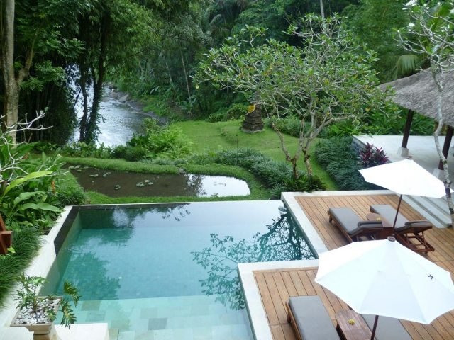 حمام سباحة فاخر - منحدر - مياه طبيعية - حمام سباحة - تراس - أرضيات خشبية