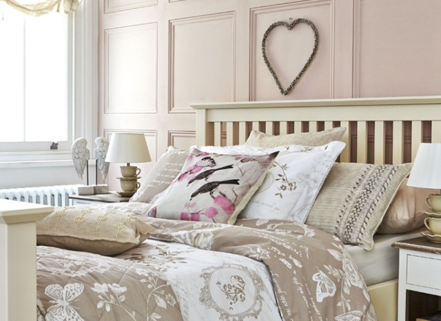 غرفة نوم - رث - شيك - بيج - أبيض - وردي - بياضات سرير