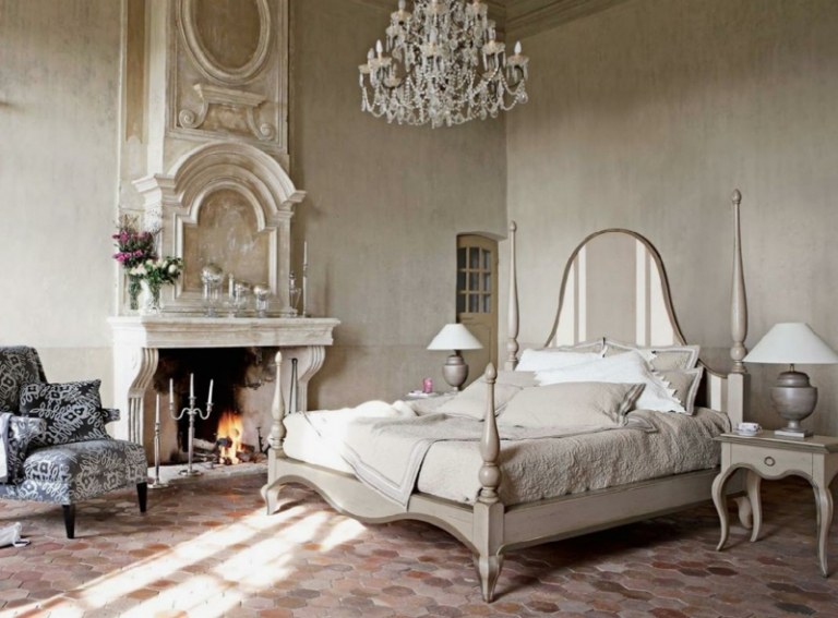 أفكار لغرفة النوم ريفي مدفأة رث الثريا سرير أبيض كرسي بذراعين
