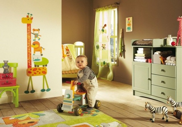 غرفة الطفل الصبي البرتقالي الألوان الخضراء موضوع الحيوانات