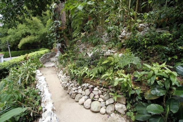 حديقة الجدار الاستنادية الحجارة المحاجر النباتات التلال
