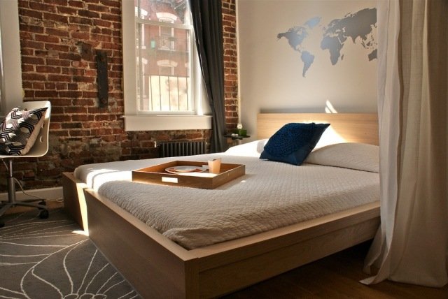 نمط-جدار-استنسل-خريطة-عالم-غرفة نوم-سرير خشبي