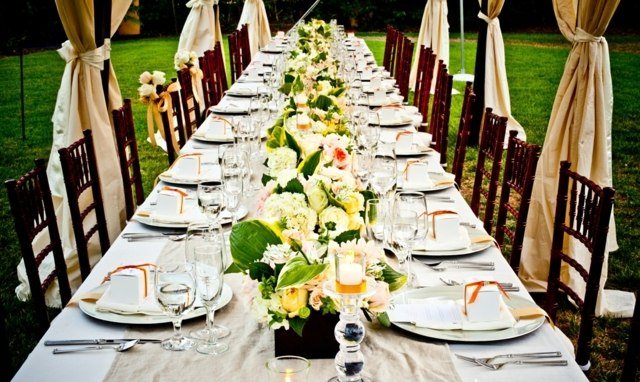 أفكار تزيين الطاولة موقع الزفاف خارج في ستائر الحديقة