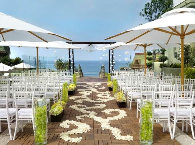 أفكار زهور الزفاف الكلمة منتشرة على الشاطئ الزفاف