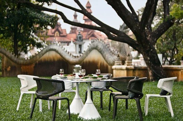 الكراسي البيضاء السوداء أفكار تصميم أثاث الحدائق طاولة حديقة