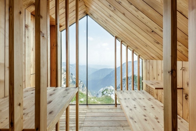 كوخ جبال الألب الخشب الداخلية نافذة عرض نافذة