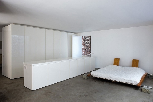 غرفة نوم منخفضة تجديد شقة حديثة في دوسلدورف