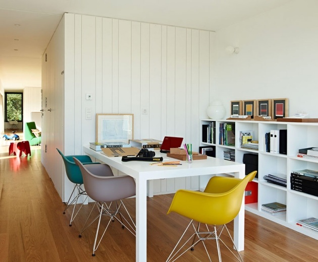 الكراسي الملونة-المنزل-المكتب-العمل-الأبيض-مكتب-رفوف-مفتوحة