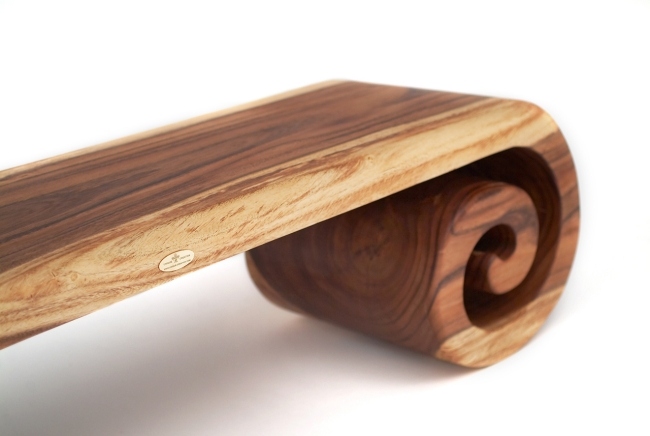 طاولة جانبية - تصميم نبيل - خشب متقرح صامت