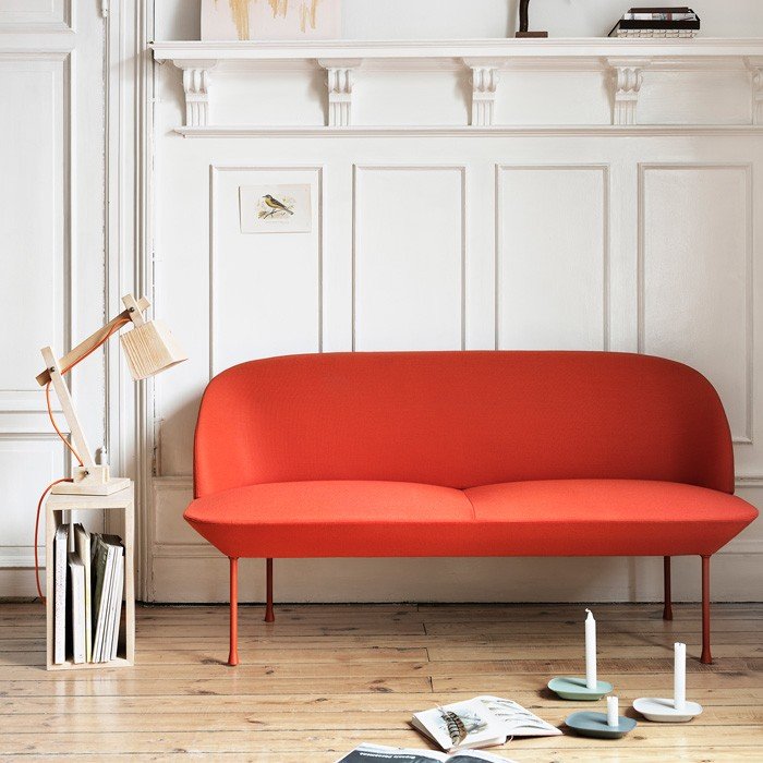 الاسكندنافية-المعيشة-التصميم-الأحمر-2-مقاعد-أريكة-الخشب-الجدول-مصباح-muuto