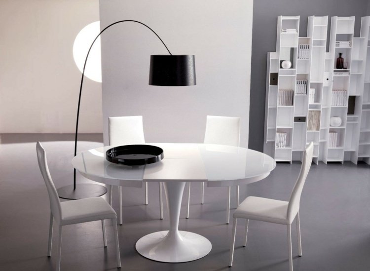 طاولة طعام قابلة للتمديد بتصميم بيضاوي أبيض ، مصباح أرضي ذو فكرة نقية ، لهجة سوداء
