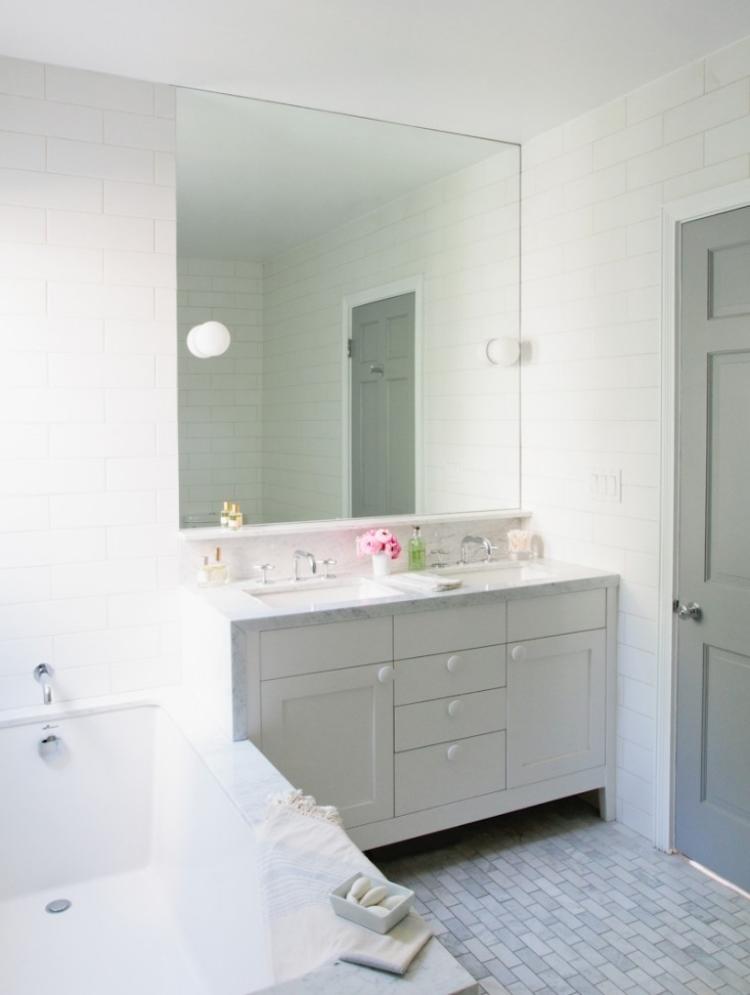 حوض الاستحمام-الجدار-في-الجرف-أبيض-بسيط-الغرور-مرآة الحائط