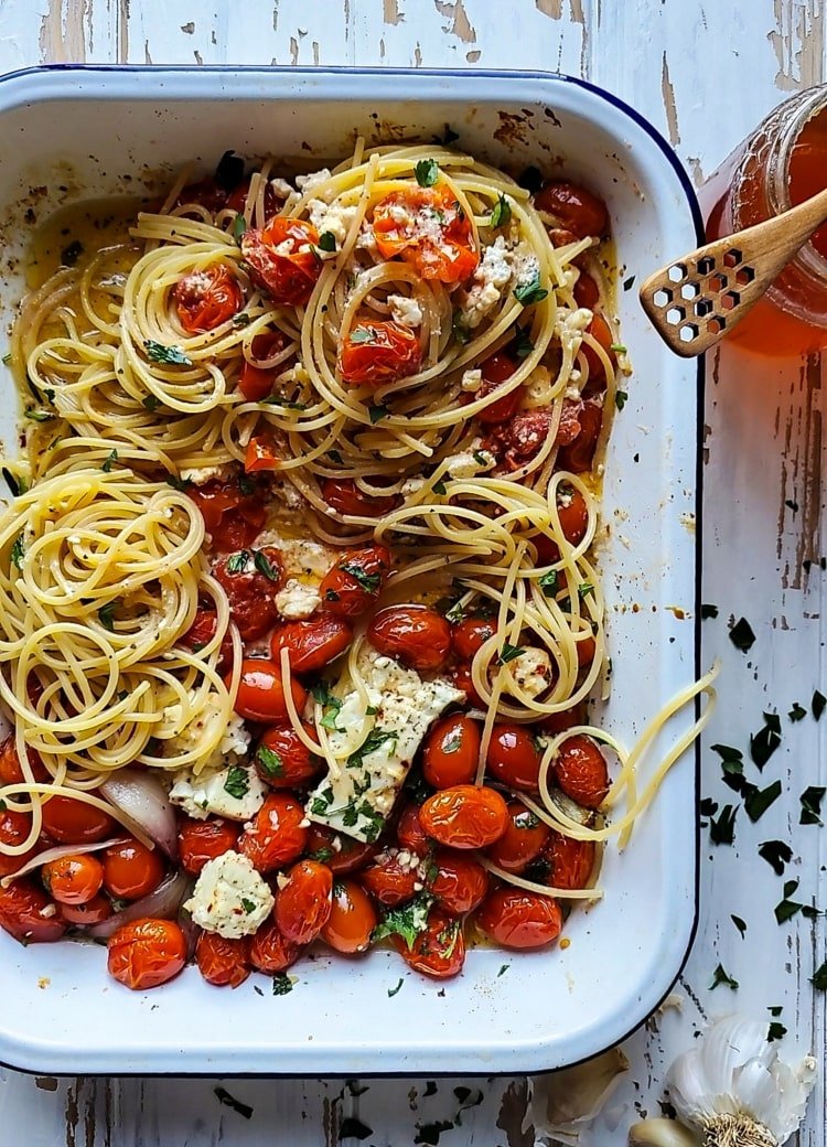 وصفة مكرونة فيتا مع طماطم كرزية ، اسباجيتي و عسل