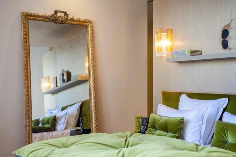 الباروك-يلتقي-الحديث-باريس-غرفة النوم-الأخضر-المخمل-المرآة-الذهب